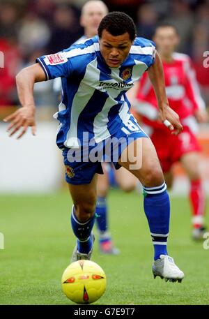 Cortez Belle von Chester City während des Coca Cola League Two-Spiels gegen Leyton Orient im Deva Stadium. KEINE INOFFIZIELLE NUTZUNG DER CLUB-WEBSITE. Stockfoto