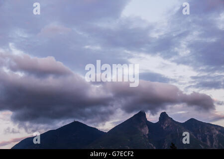 Foto von Cerro De La Silla Bergstadt un Monterrey in Mexiko Stockfoto