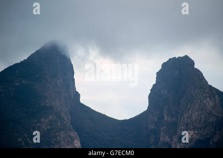 Foto von Cerro De La Silla Bergstadt un Monterrey in Mexiko Stockfoto