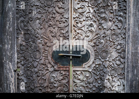Nahaufnahme Bild des alten Türen mit orientalischen Ornamenten Stockfoto