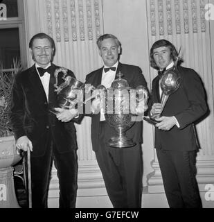 News - RAC Trophy Präsentation - Keith Duckworth, Graham Hill und Jackie Stewart - Royal Automobile Club, London Stockfoto