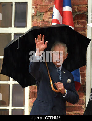 Der Prinz von Wales, Vizekönigin, nimmt an einer Feier zum 75. Jahrestag des British Council in Kolumbien in der Gimnasio Moderno School, Bogota, Kolumbien, am zweiten Tag der Reise des Prinzen und der Herzogin von Cornwall nach Kolumbien und Mexiko Teil. Stockfoto