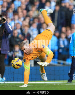 Fußball - Barclays Premier League - Manchester City / Manchester United - Etihad Stadium. Andrew Flintoff nimmt zur Halbzeit an einer A League ihrer eigenen Herausforderung Teil Stockfoto