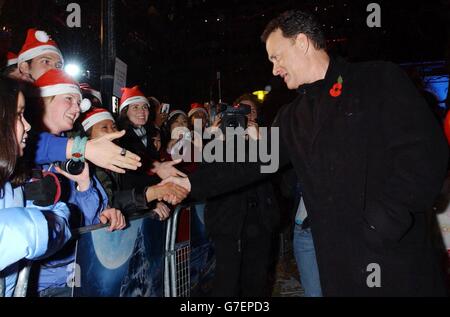 Der Star des Films Tom Hanks kommt zur britischen Premiere von Polar Express im Vue Leicester Square im Zentrum von London. Stockfoto
