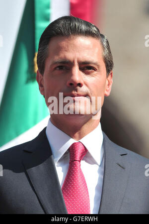 Der mexikanische Präsident Enrique Pena Nieto im Palacio National, Mexiko-Stadt, am siebten Tag der Reise des Prinzen von Wales und der Herzogin von Cornwall nach Kolumbien und Mexiko. Stockfoto