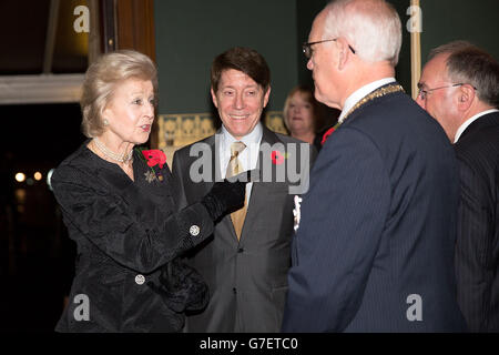 Prinzessin Alexandra kommt zum jährlichen Royal Festival of Remembrance in der Royal Albert Hall, veranstaltet von der Royal British Legion, das all jenen gedenkt und ehrt, die in Konflikten ihr Leben verloren haben, in London. Stockfoto