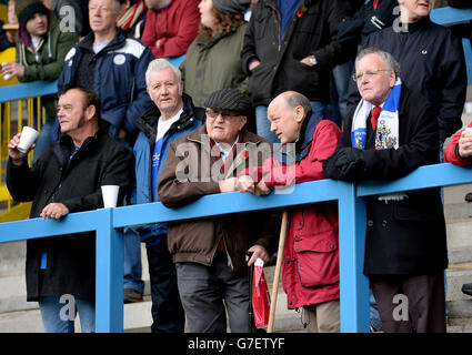 Fußball - Pokal - erste Runde - Halifax Town FC V Bradford City - The Shay Stockfoto