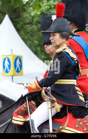 Princess Royal im Dienst als Gold Stick-in-Waiting, in ihrer Uniform als Oberst der Blues and Royals. Stockfoto