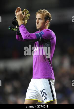 Fußball - UEFA Europa League - Gruppe C - Tottenham Hotspur / Asteras Tripolis - White Hart Lane. Harry Kane von Tottenham Hotspur applaudiert den Heimfans nach dem Spiel gegen Asteras Tripoli. Stockfoto