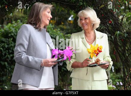 Die Herzogin von Cornwall und First Lady von Kolumbien Maria Clemencia Rodriguez Munera besuchen den Quinta Bolivar Garten in Bogota, Kolumbien im Rahmen ihrer Tour durch das südamerikanische Land. Stockfoto