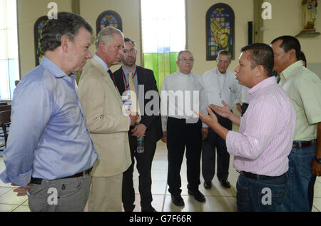 Der Prinz von Wales und der Präsident von Kolumbien Juan Manuel Santos besuchen die Kirche La Macarena, La Macarena in Kolumbien, am dritten Tag der Reise des Prinzen von Wales und der Herzogin von Cornwall nach Kolumbien und Mexiko. Stockfoto