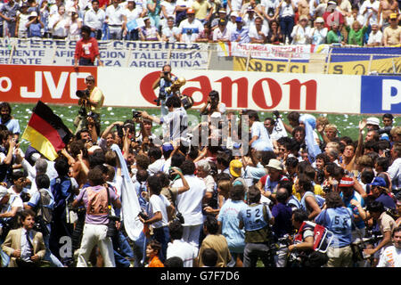 Fußball - 1986 FIFA World Cup Mexiko 86 - Finale - Argentinien V Westdeutschland - Azteca-Stadion, Mexiko Stockfoto