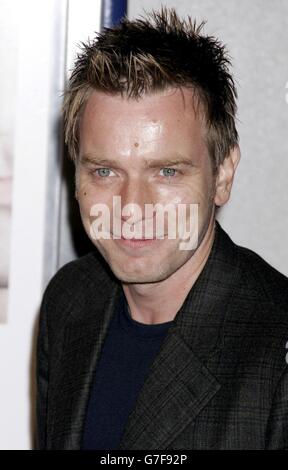 Schauspieler Ewan McGregor kommt zur Premiere ihres neuen Films 'Closer' im Mann Village Theater in Los Angeles, Kalifornien. Stockfoto