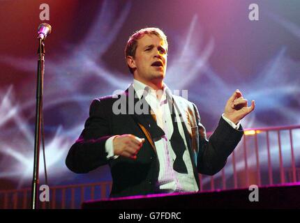 Westlife während des Weihnachtskonzerts in Popworld - eine festliche Live-Ausgabe der TV-Show Channel 4 - in der Wembley Arena im Norden Londons. Stockfoto