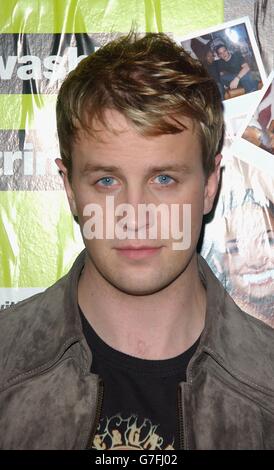 Kian Egan von der Popgruppe Westlife während ihres Gastauftritts auf der TRL - Total Request Live - Show von MTV in ihren neuen Studios am Leicester Square im Zentrum von London. Stockfoto