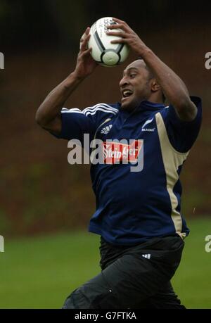 Der Neuseeländer Joe Rokocoko während des Trainings im Pennyhill Park, Bagshot, Surrey. Neuseeland konfrontiert die Barbaren in Twickenham am Samstag. Stockfoto