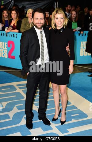 Charlie Day und Mary Elizabeth Ellis kommen bei der Premiere der schrecklichen Bosse 2 im Odeon West End im Zentrum von London an. Stockfoto