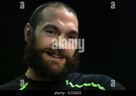 Boxen - BBBofC British Heavyweight Title und EBU Heavyweight Title - Dereck Chisora V Tyson Fury - Tyson Fury Media Work Out.... Boxer Tyson Fury während eines Medientrainers im „Pfau Gym“ in London. Stockfoto