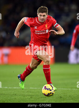 Steven Gerrard aus Liverpool während des Spiels der Barclays Premier League im King Power Stadium, Leicester. DRÜCKEN SIE VERBANDSFOTO. Bilddatum: Dienstag, 2. Dezember 2014. Siehe PA Story SOCCER Leicester. Auf dem Foto sollte Joe Giddens/PA Wire stehen. Stockfoto