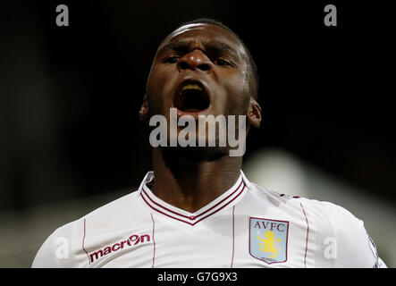 Christian Benteke von Aston Villa feiert den Torstand während des Spiels der Barclays Premier League im Selhurst Park, London. Stockfoto