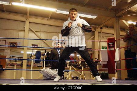 Britisches Ricky Hatton während einer Trainingseinheit im Peacock Gym, Canning Town, London. Hatton wird am Samstag gegen den US-Amerikaner Ray Oliveira um den WBU World Light-Welterweight-Titel kämpfen. Stockfoto