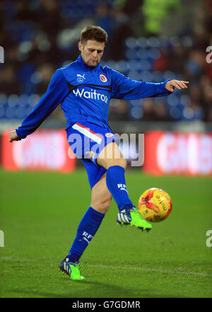 Reading's Oliver Norwood beim Warm-up vor dem Sky Bet Championship-Spiel im Cardiff City Stadium, Cardiff. Stockfoto