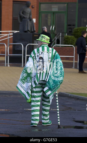 Soccer - SPFL Premiership - Celtic / Dundee - Celtic Park. Ein keltischer Fan beim Spiel der schottischen Premiership im Celtic Park, Glasgow. Stockfoto