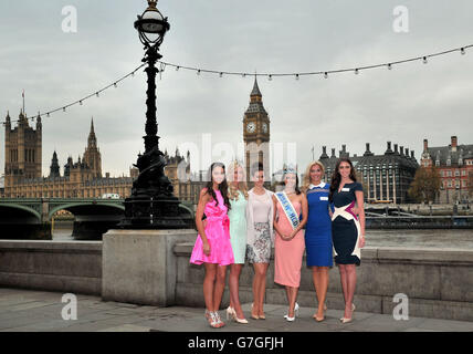 (Von links) Rebekah Shirley (Miss Nordirland), Ellie McKeating (Miss Schottland) Carina Tyrrell (Miss England), Megan Young (aktuelle Miss World) Alice Ford (Miss Wales) und Jessica Hayes (Miss Irland) posieren während des Miss World 2014-Fotoanrufs vor dem Marriot Hotel, London. Stockfoto