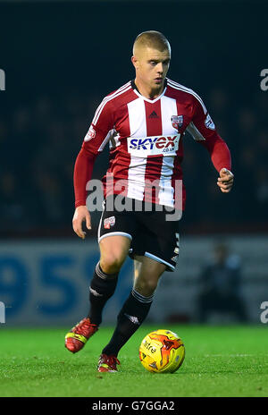 Fußball - Sky Bet Championship - Brentford gegen Fulham - Griffin Park. Jake Bidwell, Brentford. Stockfoto