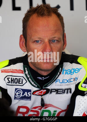 Motorsport - 2014 MCE Versicherung British Superbike Championship - Runde 5 - Marken Hatch. Shane Byrne, Kawasaki - Rapid Solicitors Kawasaki Stockfoto