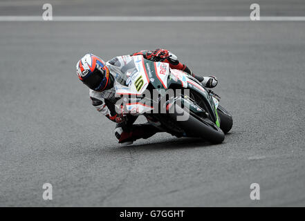 Motorsport - 2014 MCE Versicherung British Superbike Championship - Runde 5 - Marken Hatch. Stuart Easton, Kawasaki - Rapid Solicitors Kawasaki Stockfoto
