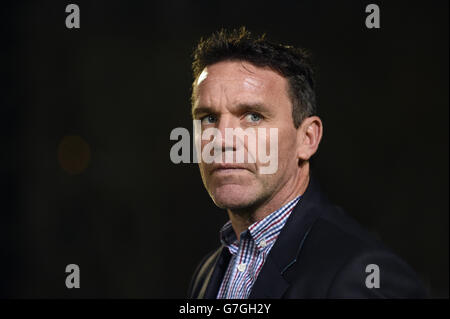 Bath Rugby-Cheftrainer Mike Ford während des Spiels der Aviva Premiership auf dem Erholungsgebiet in Bath. DRÜCKEN Sie VERBANDSFOTO. Bilddatum: Freitag, 28. November 2014. Siehe PA Story RUGBYU Bath. Bildnachweis sollte Joe Giddens/PA Wire lesen. EINSCHRÄNKUNGEN: Nutzung unterliegt Einschränkungen. . Keine kommerzielle Nutzung. Weitere Informationen erhalten Sie unter +44 (0)1158 447447. Stockfoto