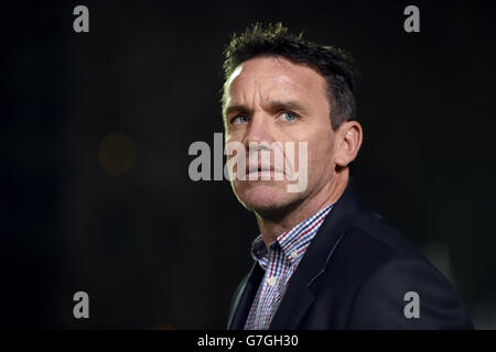 Bath Rugby-Cheftrainer Mike Ford während des Spiels der Aviva Premiership auf dem Erholungsgebiet in Bath. DRÜCKEN Sie VERBANDSFOTO. Bilddatum: Freitag, 28. November 2014. Siehe PA Story RUGBYU Bath. Bildnachweis sollte Joe Giddens/PA Wire lesen. EINSCHRÄNKUNGEN: Nutzung unterliegt Einschränkungen. . Keine kommerzielle Nutzung. Weitere Informationen erhalten Sie unter +44 (0)1158 447447. Stockfoto