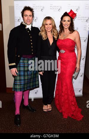 James Murray, Amanda Holden und Sarah Parish nehmen am Odd Ball Charity Ball Teil, der dem Murray Parish Trust im Royal Garden Hotel in London zur Verfügung steht. Stockfoto