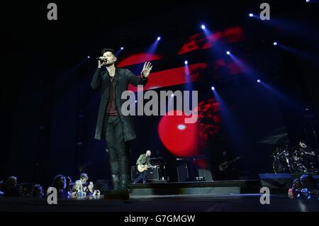 EXKLUSIV - Danny O'Donoghue von The Script live auf der Bühne während des Capital FM Jingle Bell Ball 2014 in der O2 Arena, London Stockfoto