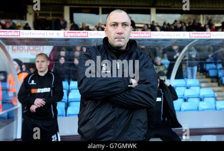 Fußball - FA Cup - zweite Runde - Scunthorpe United gegen Worcester City - Glanford Park. Worcester City Manager Carl Heeley während des Spiels der FA Cup Second Round im Glanford Park, Scunthorpe. Stockfoto