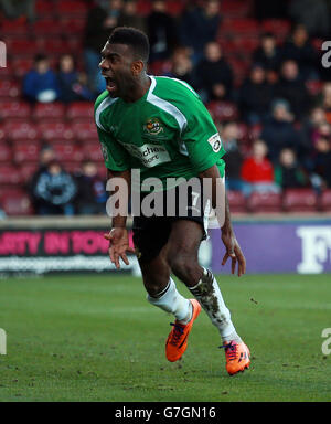 Fußball - FA Cup - zweite Runde - Scunthorpe United gegen Worcester City - Glanford Park. Daniel NTI von Worcester City feiert sein erstes Tor während des Spiels der zweiten Runde des FA Cup im Glanford Park, Scunthorpe. Stockfoto