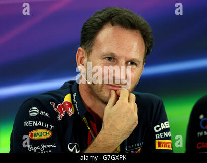 Motorsport - Formel-1-Weltmeisterschaft - 2014 Abu Dhabi Grand Prix - Training - Yas Marina Circuit. Red Bull Teamchef Christian Horner auf dem Yas Marina Circuit, Abu Dhabi. Stockfoto