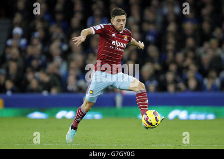 Fußball - Barclays Premier League - Everton gegen West Ham United - Goodison Park. Aaron Cresswell, West Ham United. Stockfoto