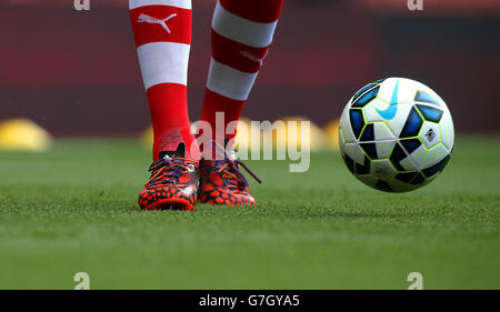 Fußball - Barclays Premier League - Arsenal gegen Manchester City - Emirates Stadium. Detail der Stiefel und Socken der Arsenal-Spieler. Stockfoto