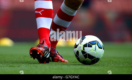 Fußball - Barclays Premier League - Arsenal gegen Manchester City - Emirates Stadium. Detail der Stiefel und Socken der Arsenal-Spieler. Stockfoto