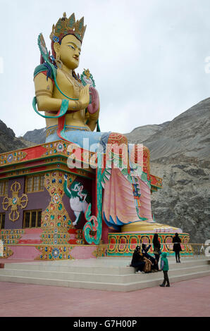 Buddha-Statue, Diskit Gompa Nubra Valley, in der Nähe von Leh, Ladakh, Jammu und Kaschmir, Indien Stockfoto