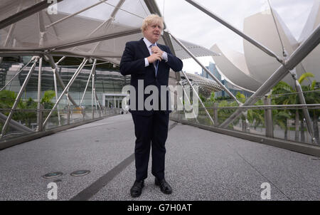 Der Londoner Bürgermeister Boris Johnson trifft im Science Museum in der Marina Bay in Singapur ein, wo er Unternehmer trifft und ansprach. Stockfoto