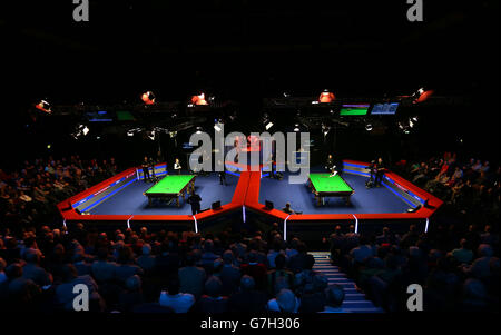 Snooker - 2014 Coral UK Championship - Tag neun - Barbican Center. Anthony McGill (linker Tisch) und Ricky Walden während der Coral UK Championship 2014 im Barbican Center, York. Stockfoto