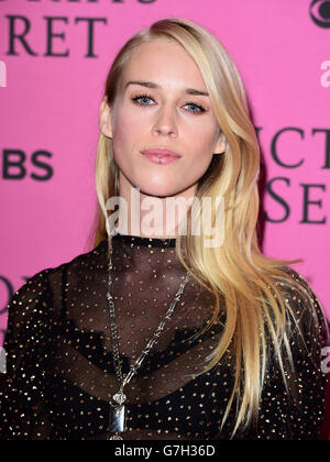 Mary Charterist bei der Victorias Secret Fashion Show 2014 im Earls Court, London England, angekommen. Stockfoto