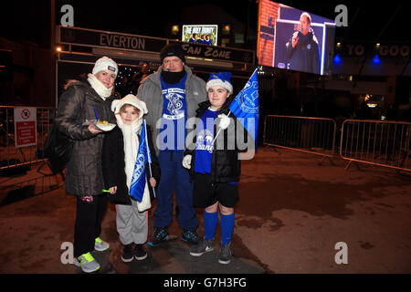 Fußball - Barclays Premier League - Everton gegen Hull City - Goodison Park. Everton Fans in der Fan Zone Stockfoto