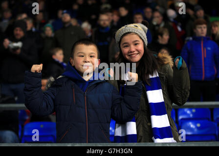 Fußball - Barclays Premier League - Everton gegen Hull City - Goodison Park. Everton Fans in den Tribünen Stockfoto