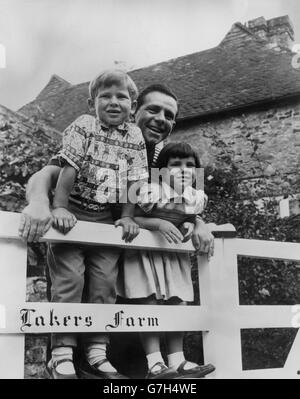 Unterhaltung - Familienfoto - Norman Wisdom - Sussex Bauernhof Stockfoto