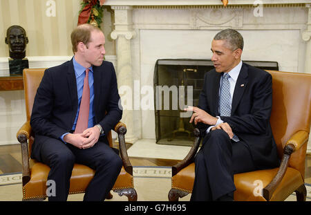 Der Herzog von Cambridge trifft US-Präsident Barack Obama im Oval Office des Weißen Hauses in Washington, DC im Rahmen eines dreitägigen Besuchs in Amerika mit Herzogin von Cambridge. Stockfoto