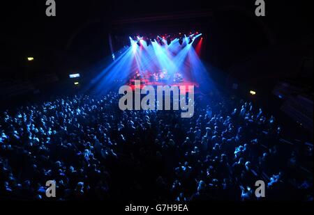 Jimi Goodwin tritt im Winter Wonderland 2014 von XFM im O2 Apollo Manchester auf. Stockfoto